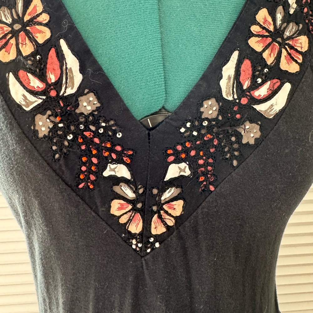 Mix Nouveau NY. Elegant Black Floral Embroidered Dress